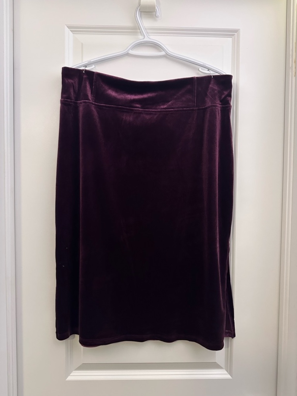 LAUNDRY BY SHELLI SEGAL Stretch Velvet Midi Skirt | Size XL | Burgundy Wine